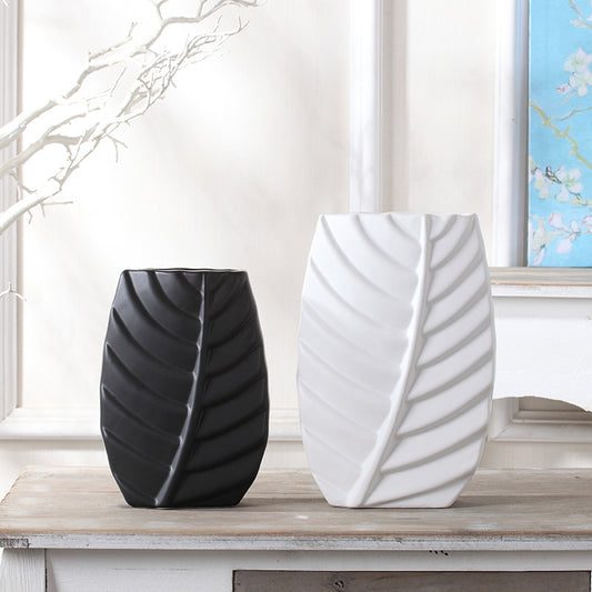 Modern Leaf-Shaped Luxury Ceramic Vase – Elegant Nordic Home Decor