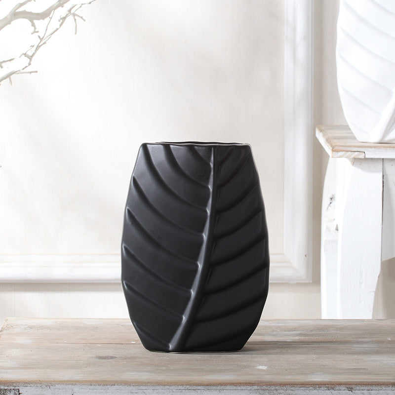 Modern Leaf-Shaped Luxury Ceramic Vase – Elegant Nordic Home Decor