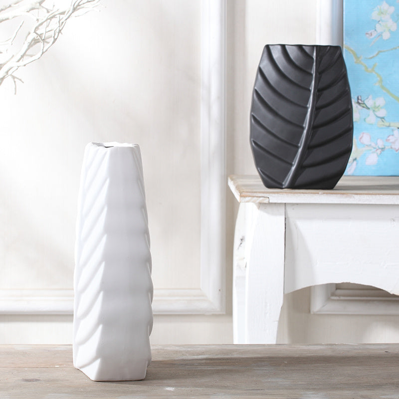 Modern Leaf-Shaped Luxury Ceramic Vase – Elegant Nordic Home Decor