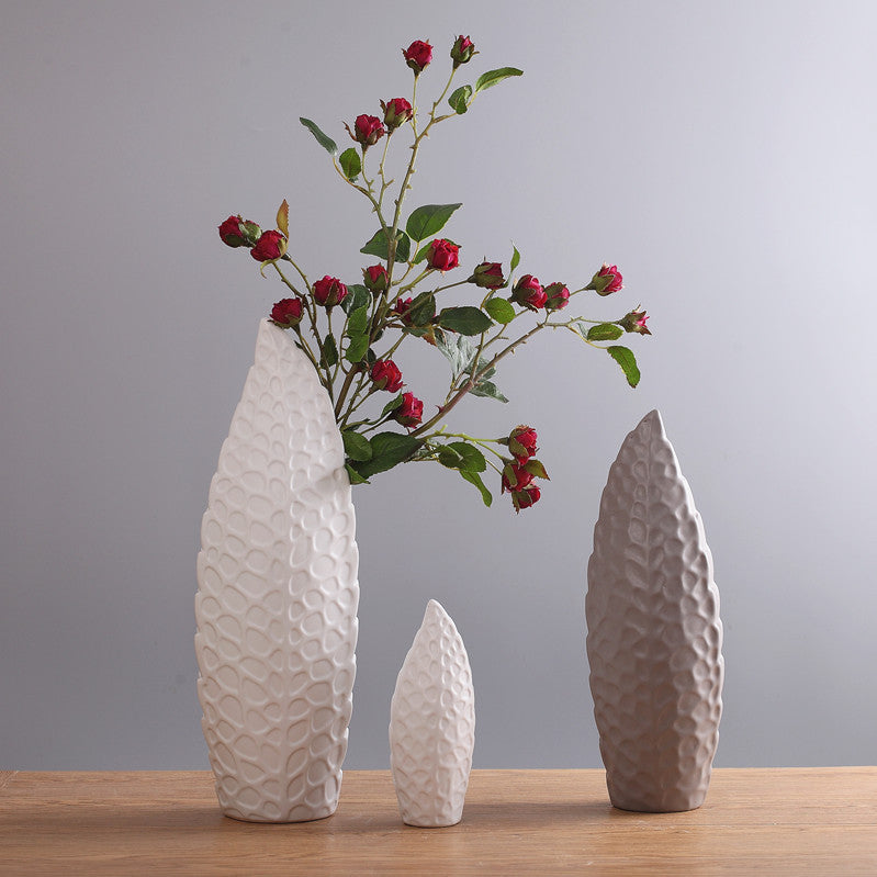 Nordic Modern Ceramic Vase – Elegant & Creative Home Decor